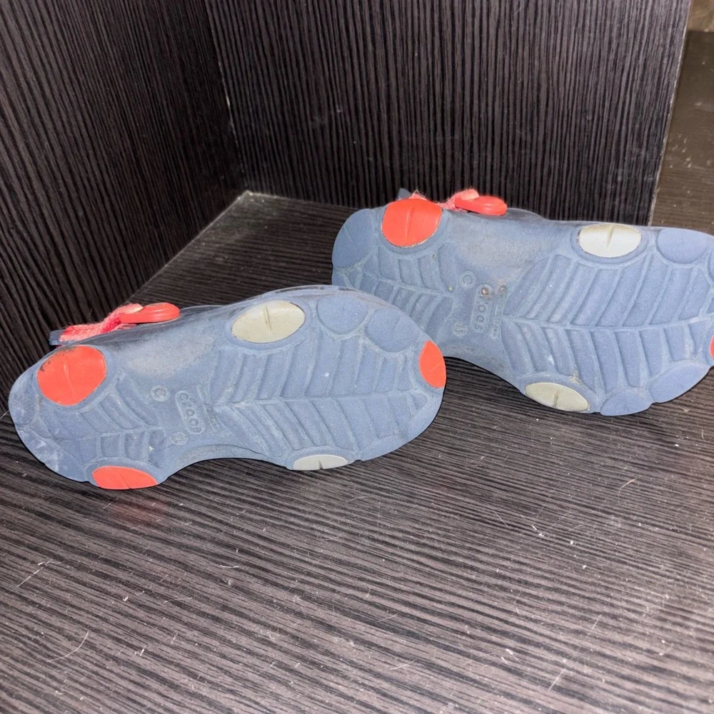 Size 11‎ CROCS Kids Navy Clogs with Red Heel Straps
